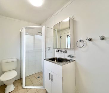 Two Bedroom Cottage - Photo 6