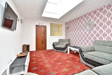 The Larches, 12A Queen Street, AB24 4EG, Aberdeen - Photo 2