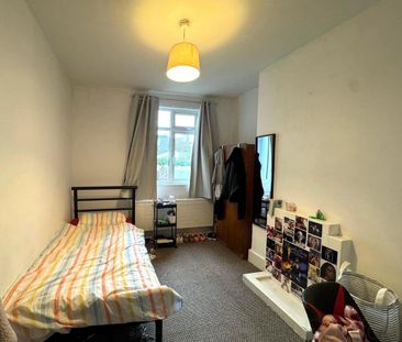 4 bedroom terraced house to rent - Photo 6