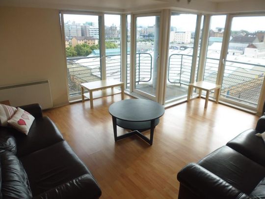 3 bedroom flat to rent - Photo 1