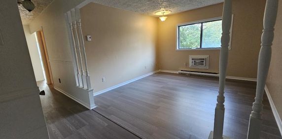 4 1/2 dans Triplex près des Galeries d'Anjou - Photo 2