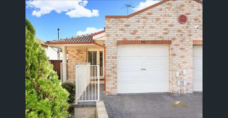 Three bedroom - Duplex *** LOCATION... LOCATION... LOCATION... - Photo 4