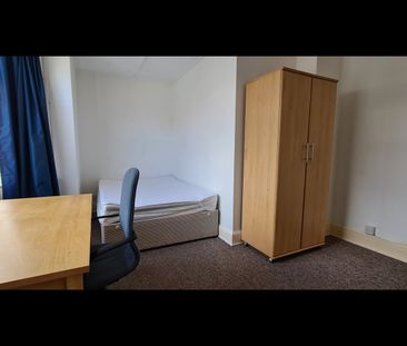 Room in a Shared House, Roedale Road, BN1 - Photo 5