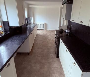 3 bedroom semi-detached house to rent - Photo 6