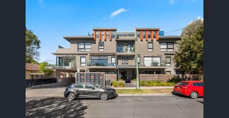 LIGHT AND BRIGHT APARTMENT LIVING! - Photo 2