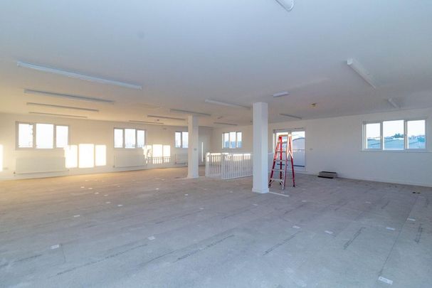 Mixed use to rent - Photo 1