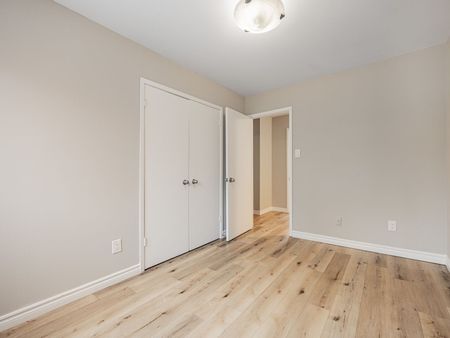 For Lease - 394 Eaton Place, Oakville, Ontario - Photo 4