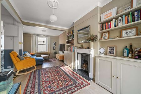 Beautifully presented four bedroom house a quiet residential street. - Photo 3