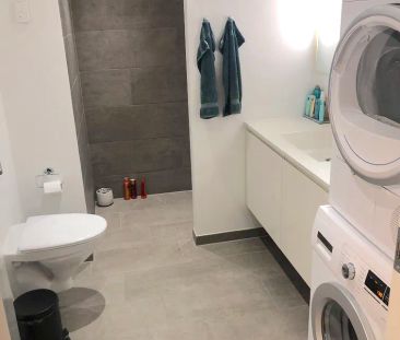 Moderne lejlighed med lysindfald og privat uderum - Photo 3