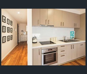 Spacious Apartment In The Heart Of Mordialloc - Photo 3