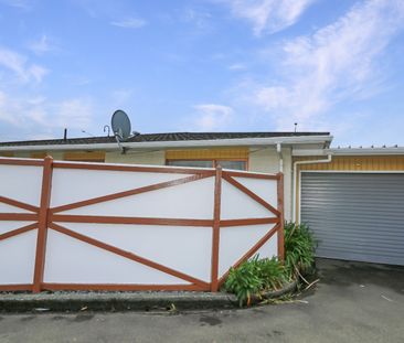 Lovely Two Bedroom in Community Village. - Photo 2