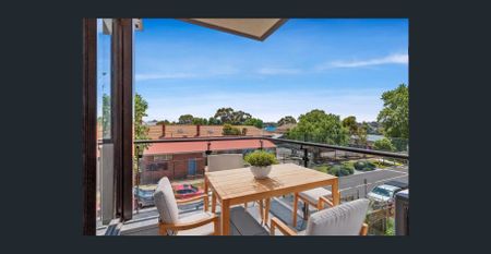 As new 2 bedroom 2 bathroom splendor! - Photo 5