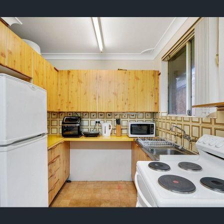 Move in before Christmas !! - Photo 3