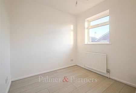 4 bedroom link detached house to rent - Photo 3