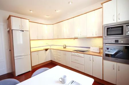 Carrer del Consell de Cent, Barcelona, Catalonia 08009 - Photo 2