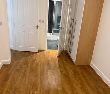 2 Bed Flat, Gants Hill, IG2 - Photo 2