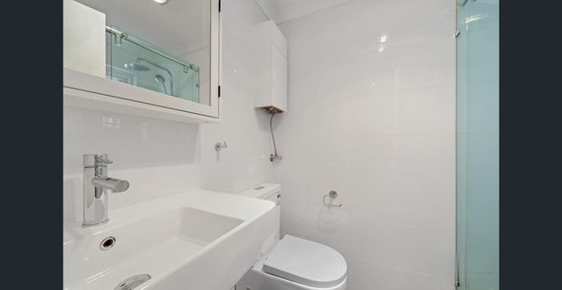 Stunning 1-Bedroom Apartment in the Heart of Ashfield - Photo 1