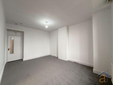 1 bedroom semi-detached bungalow to rent - Photo 2