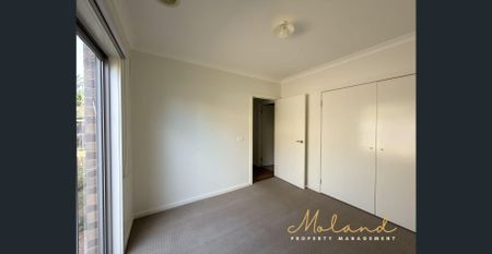 Bright, Spacious & Perfectly Located Family Home in Point Cook - Photo 5