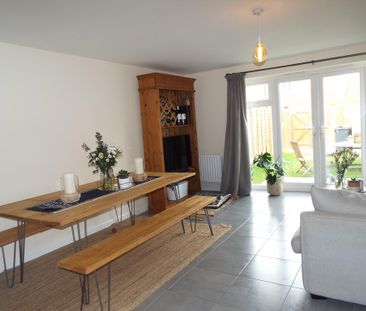 3 bedroom end of terrace house to rent - Photo 2