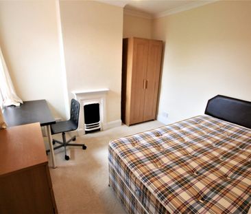 3 Bed Terraced House, St. Edwards Road, RG6 - Photo 6