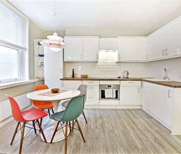 A well-presented one bedroom apartment - Photo 2