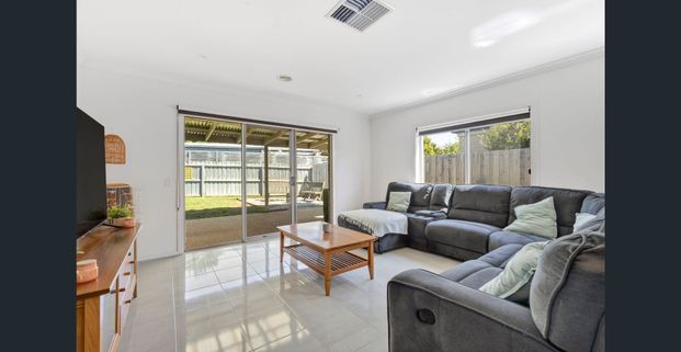 Stylish Family Living in Warralily Coast - Photo 1