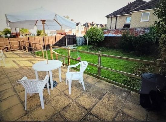 8 bedroom property to rent - Photo 1