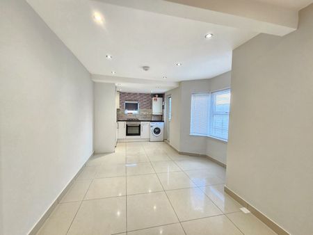 2 Bed Flat, Elsden Road, N17 - Photo 2