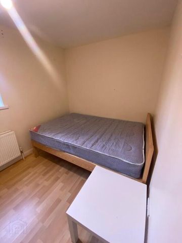 Great Apartment, 66a Rugby Avenue, Queens Quarter, Belfast, BT7 1GZ - Photo 3