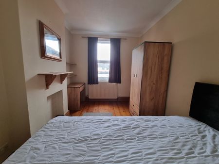 3 Bed Student Accommodation - Photo 2