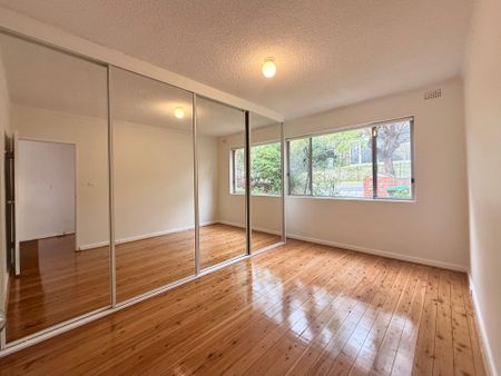 PERFECTLY LOCATED CLOSE TO STATION, SHOPS & SCHOOLS - Photo 2