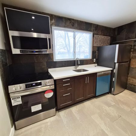 For Lease - 104 Armitage Drive Unit# Main, Newmarket, Ontario - Photo 5