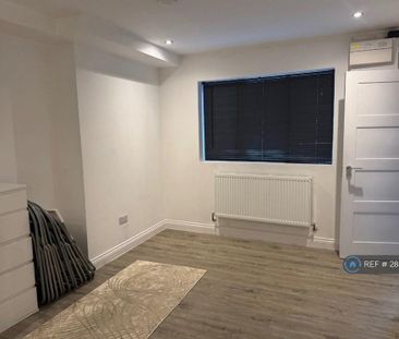 Studio to rent - Photo 6