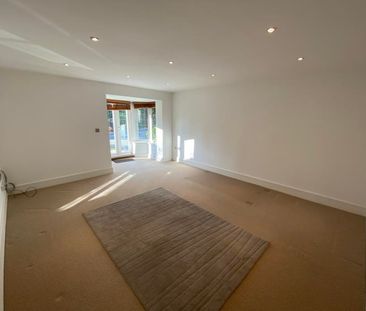 Cable House Court, Woking, Surrey, GU21 - Photo 1