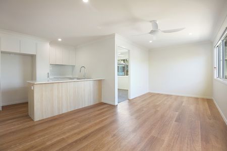 2/6 Messines Crescent, Miami QLD 4220 - House For Rent - $850 | Domain - Photo 5