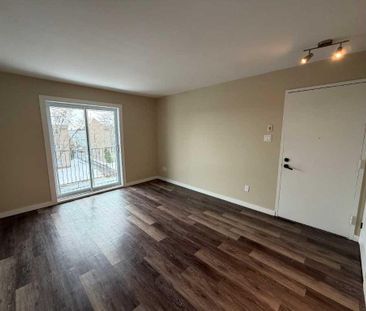 TRÈS BEAU 4 1/2 - LIBRE IMMÉDIATEMENT - RÉNOVÉ - Photo 2