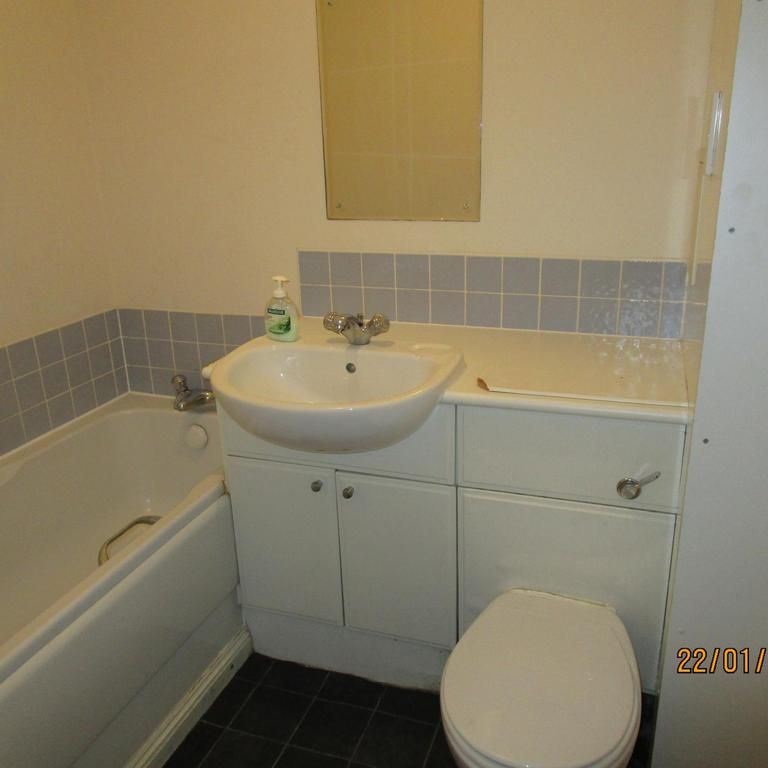 2 bedroom flat to rent - Photo 1