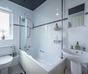 Price £895 pcm - Available Now - Unfurnished - Photo 2