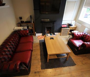 4 bedroom semi-detached house to rent - Photo 2