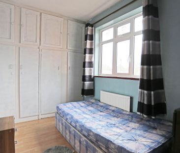 Price £2,200 pcm - Available Now - Part Furnished - Photo 5