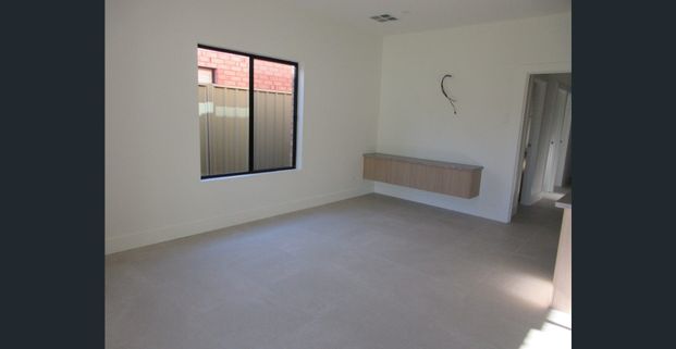 NEW THROUGHOUT - FULLY RENOVATED - FANTASTIC CONVENIENT LOCATION - Photo 1