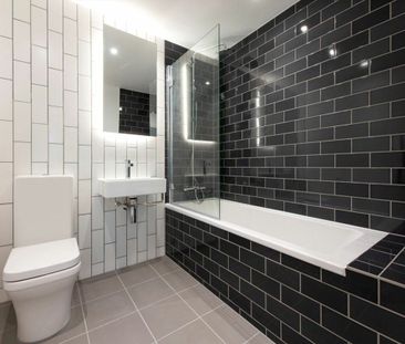 Schooner Road, Royal Wharf, E16 - Photo 1