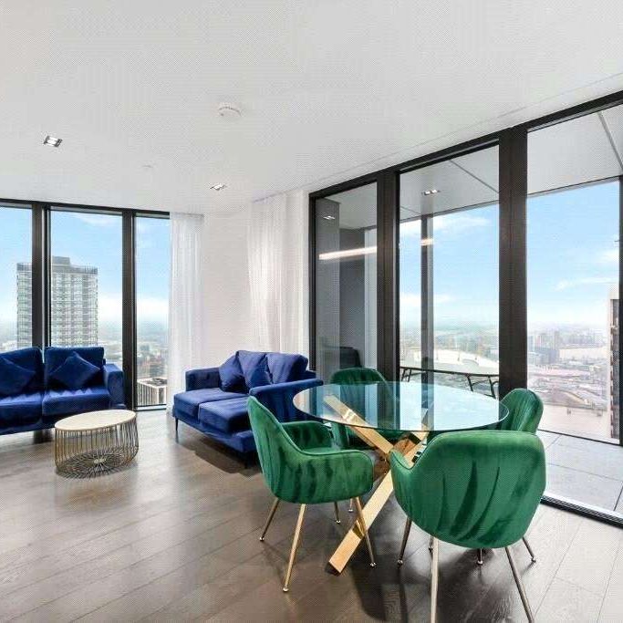This stylish furnished two bedroom apartment sits in the prestigious Amory tower, offering contemporary living in the heart of Canary Wharf. - Photo 1