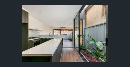 Contemporary terrace / convenient city locale - Photo 5