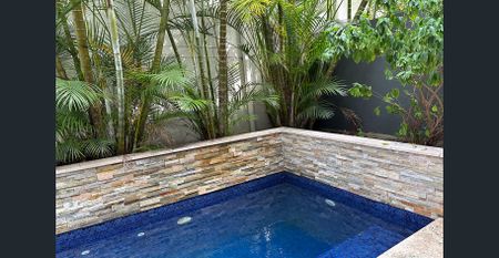 3 bedroom beach house with pool and parking close to the beach - $3,000 a week fully furnished - Photo 5