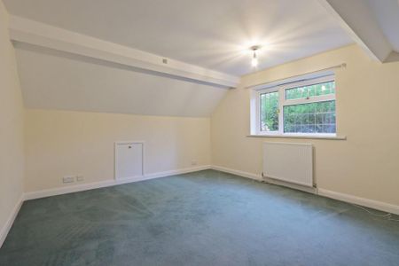 5 bedroom detached house to rent - Photo 2