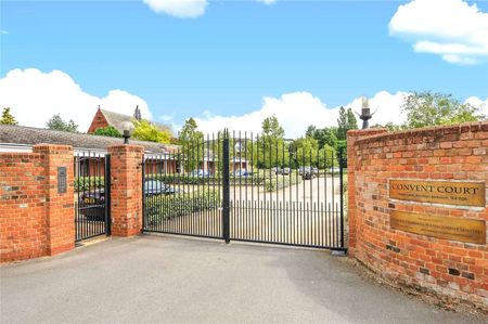 Stylish one bedroom apartment retaining the impressive character of the Convent with communal gardens and parking. - Photo 4
