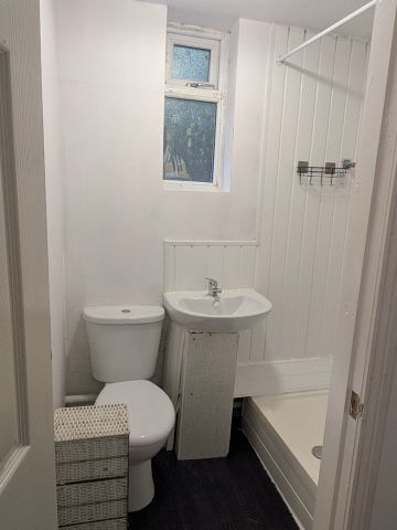 Studio Flat, Umberslade Road, B29 - Photo 4