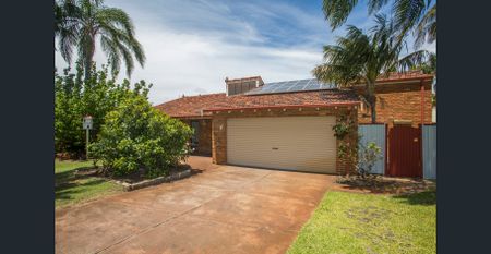 Family Home with a Pool - Move in Before Christmas! - Photo 4